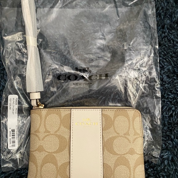Coach Wristlet/wallet - Picture 2 of 11